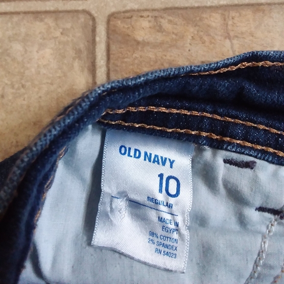 Old Navy Diva Cuffed Shorts - Picture 4 of 6